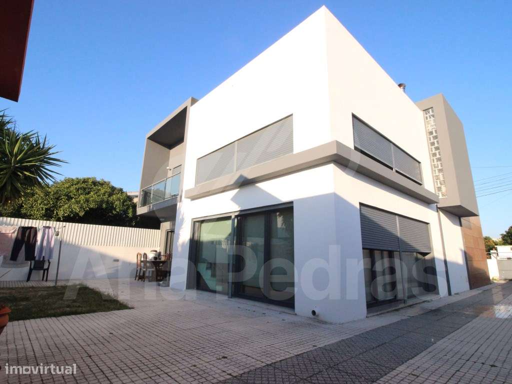 Contemporânea Moradia T4-13