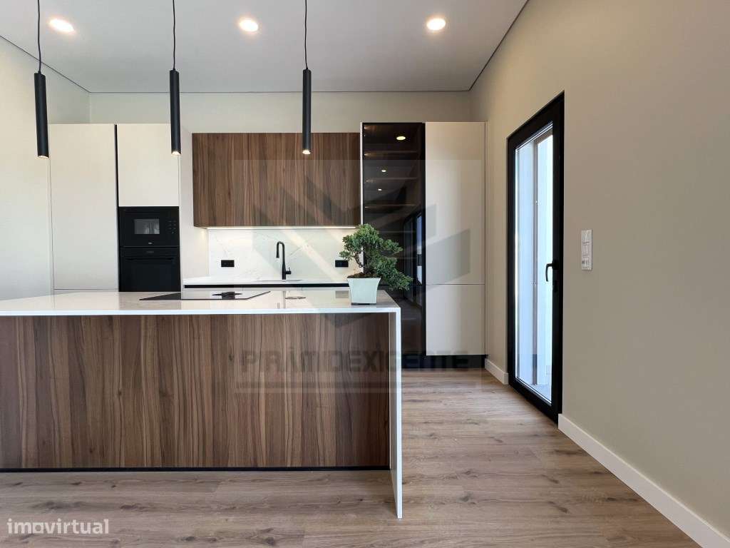 CHARMOSA! Moradia Construção NOVA Isolada, Azeitão! Central!-0