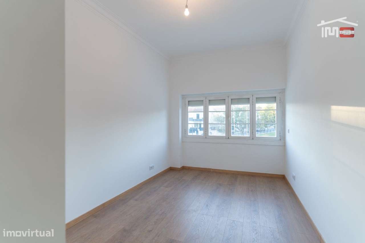 OPORTUNIDADE INVESTIMENTO - APARTAMENTO T4 CONVERTIDO EM T5 COM TER...-27