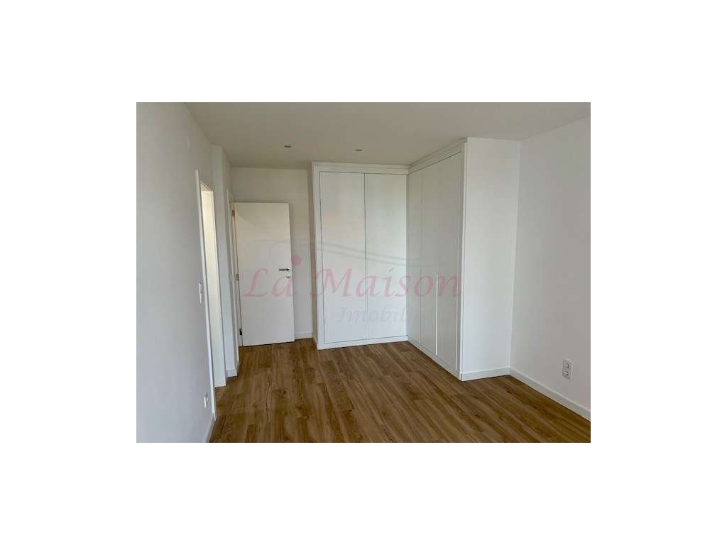 Apartamento T3 totalmente remodelado na Amadora-26