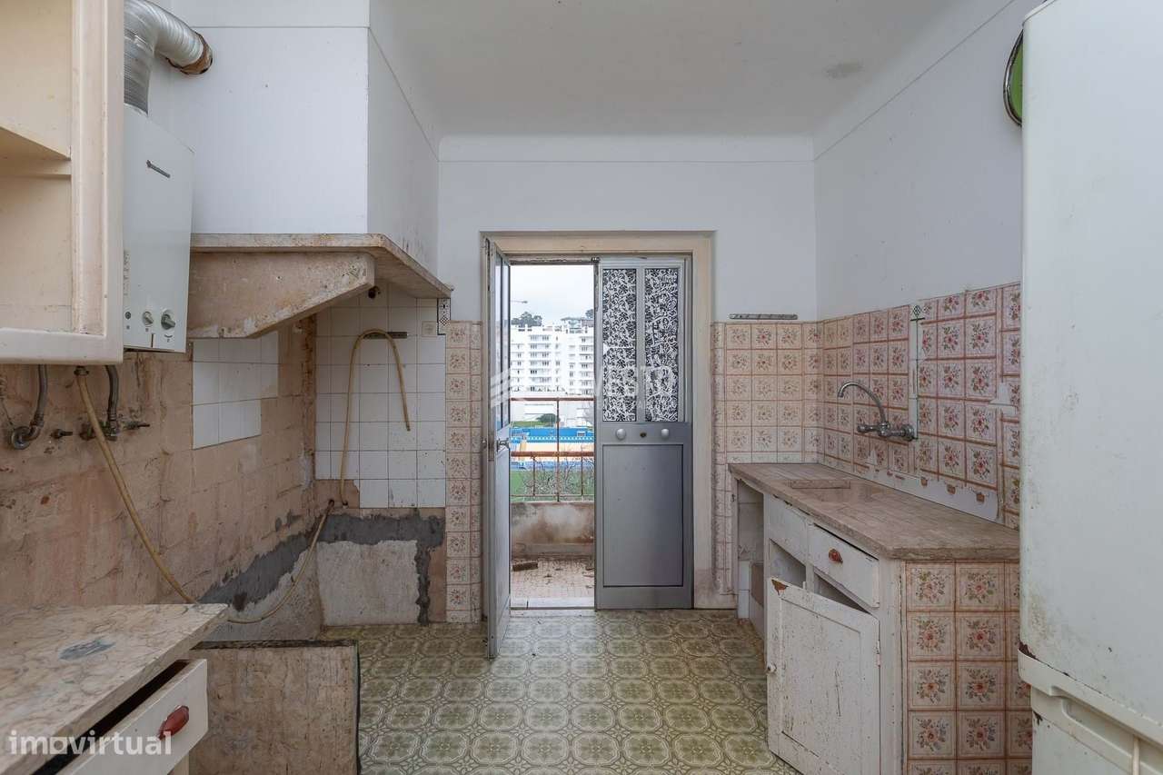 Prédio Devoluto com 3 Apartamentos | Lote 551 m² | Alcabideche-13
