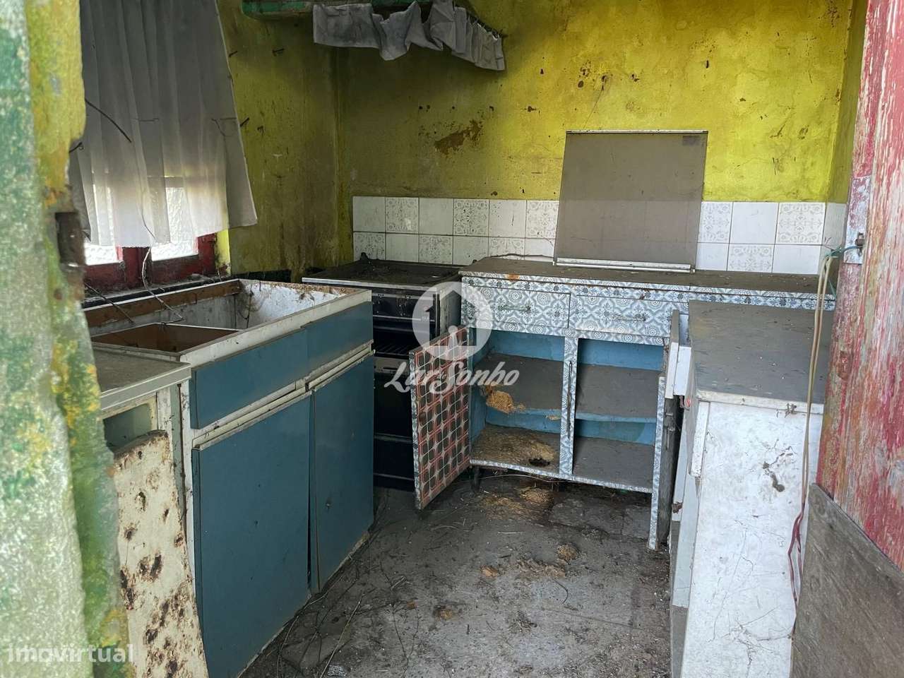 Terreno de 207.5m² com moradia para Restauro em Bougado, Trofa - Grande imagem: 4/18