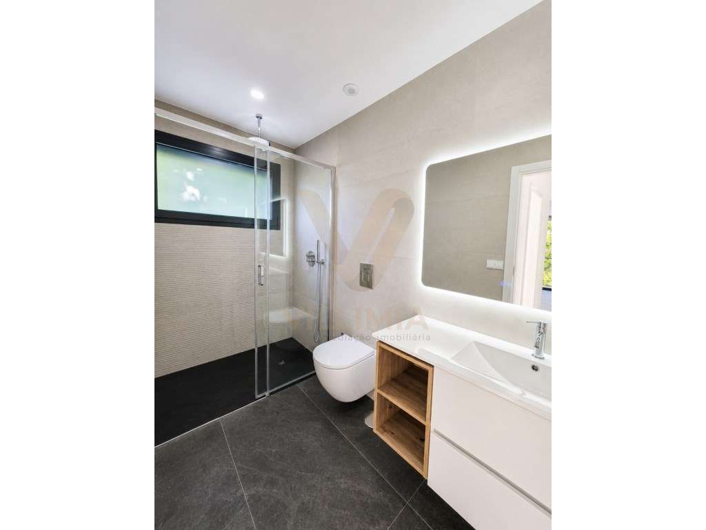 Moradia T4 Nova | Arcos de Valdevez-23