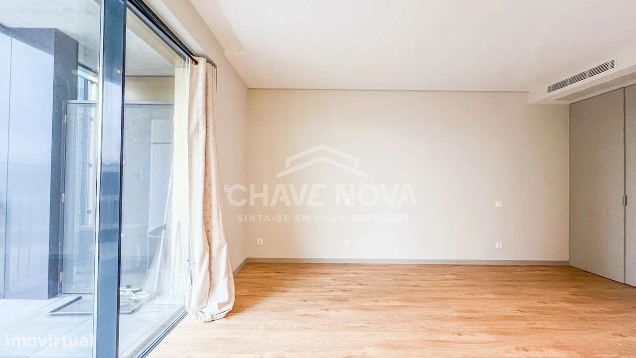 Apartamento T0 para venda, em Gaia com varanda, piscina e garagem - Grande imagem: 5/15