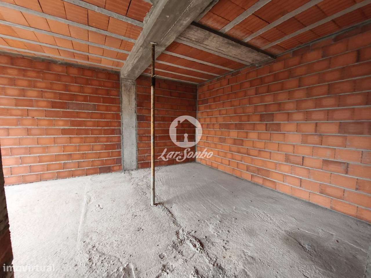 Apartamento T2 novo com jardim-24