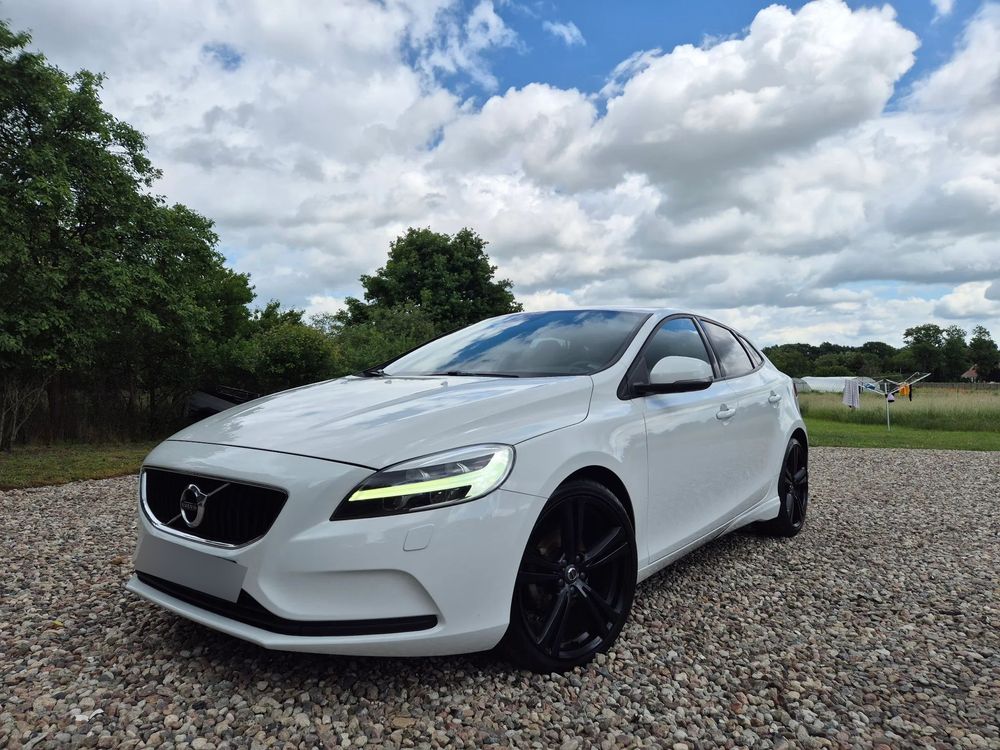 Volvo V40 II D2 Drive-E R-Design Momentum 2017