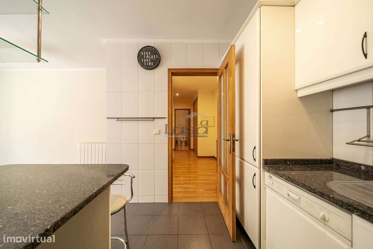 T2 em Seixezelo V.N. de Gaia. com lugar de garagem e arrumos.-12