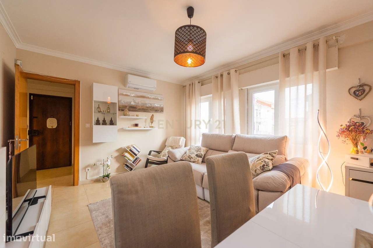 T2 com Terraço em São João da Talha-1