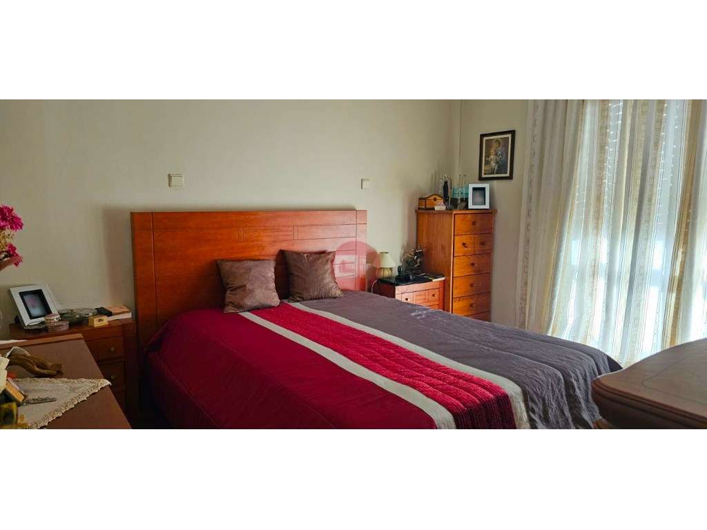 Moradia na Póvoa - Ampla, luminosa e com excelente potencial!-7