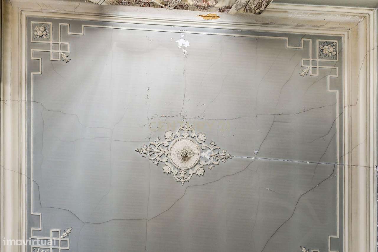 Prédio para reabilitação total em Cacilhas – excelente oportunidade de-19