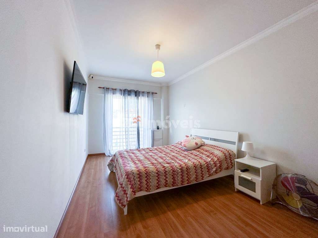 Apartamento T3 c/ Garagem, Sótão e 2 Varandas - Santarém-52