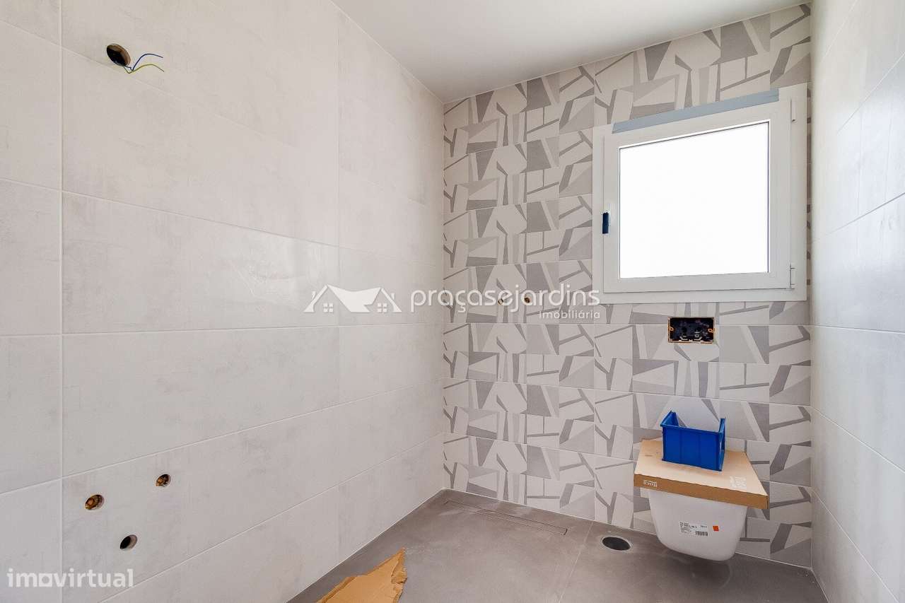 Moradia T3 com jardim, varanda e garagem-15