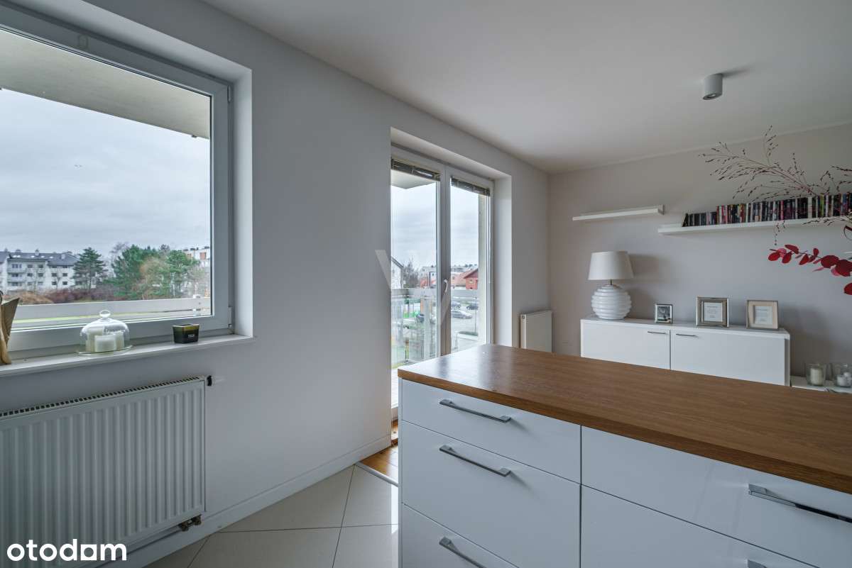 Przestronne, jasne wnętrze z miejscem i komórką. - Pełny obrazek: 5/20