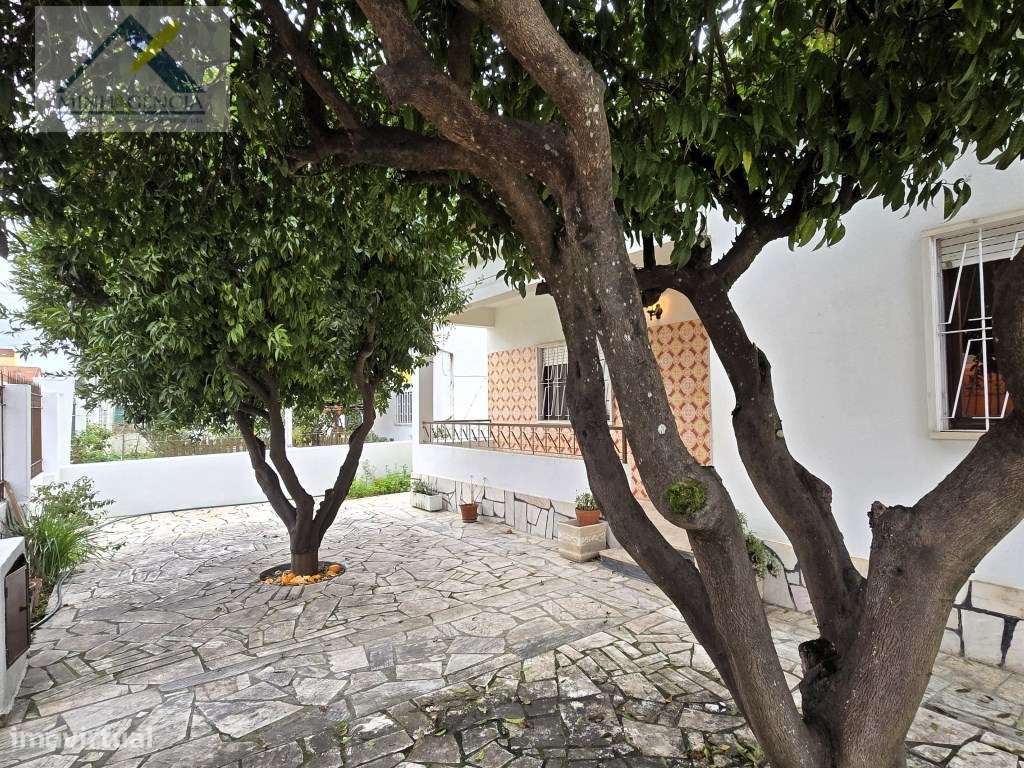 Moradia isolada com garagem na Quinta do Conde - Grande imagem: 4/37