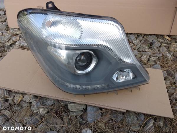 Mercedes lampa Sprinter 906 W906 A9068206300 - 1