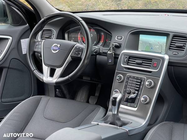 Volvo V60 D4 Momentum - 16