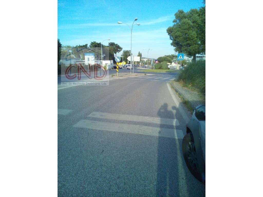 Terreno Industrial - Comercial em Mem Martins com uma área de 7150 ... - Grande imagem: 3/7