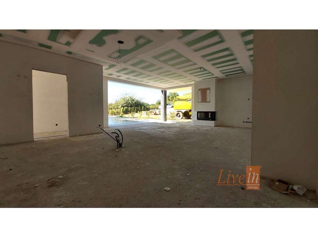 Quinta com Moradia T4 Isolada na Azueira em Mafra-6