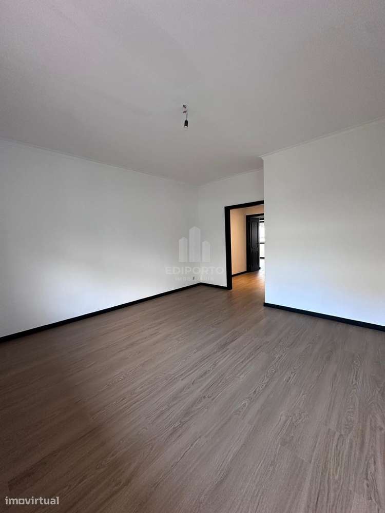 Apartamento T3 totalmente renovado no centro de Rio Tinto-7