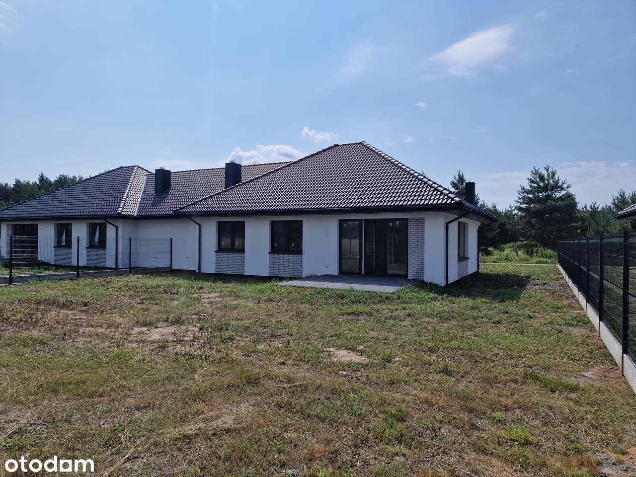 Nowoczesny Dom  z Wiatą Garażową-7