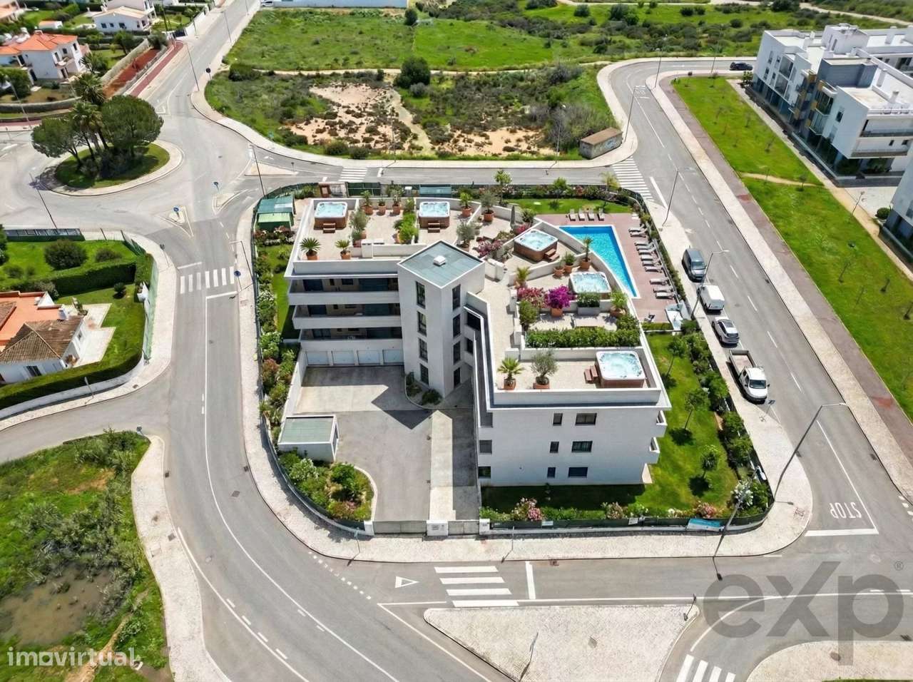 Vida de Luxo à Beira-Mar – Novo Apartamento T2+1 com Rooftop Privado p - Grande imagem: 5/14