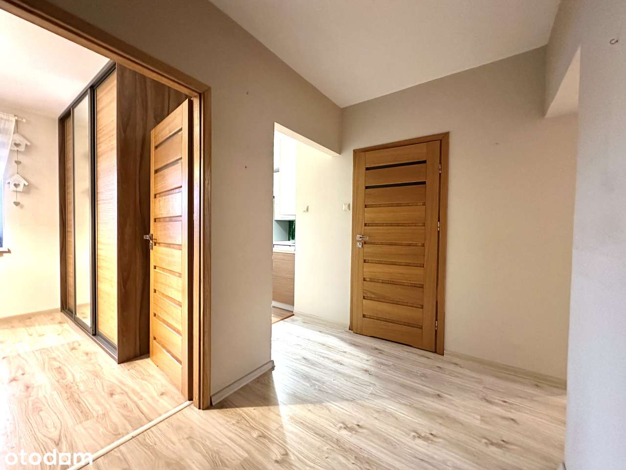 Komfortowe 3-pokojowe mieszkanie z balkonem – NISKI CZYNSZ!-4