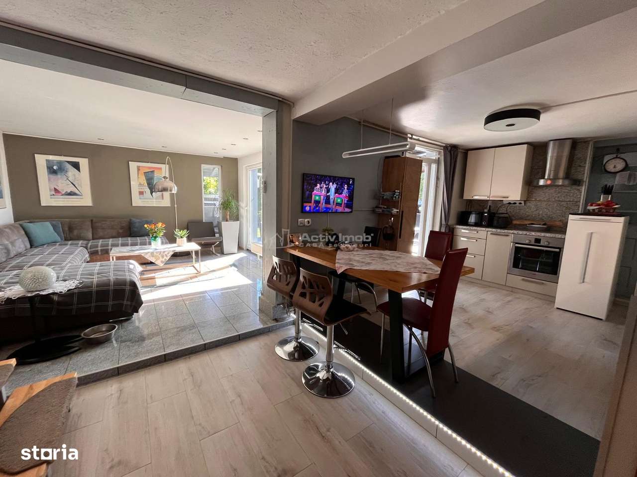 Lugoj,  Vila de Vis Cu Piscina, 440 Mp. Construiti, 820 Mp. Teren - Imagine principală: 4/20