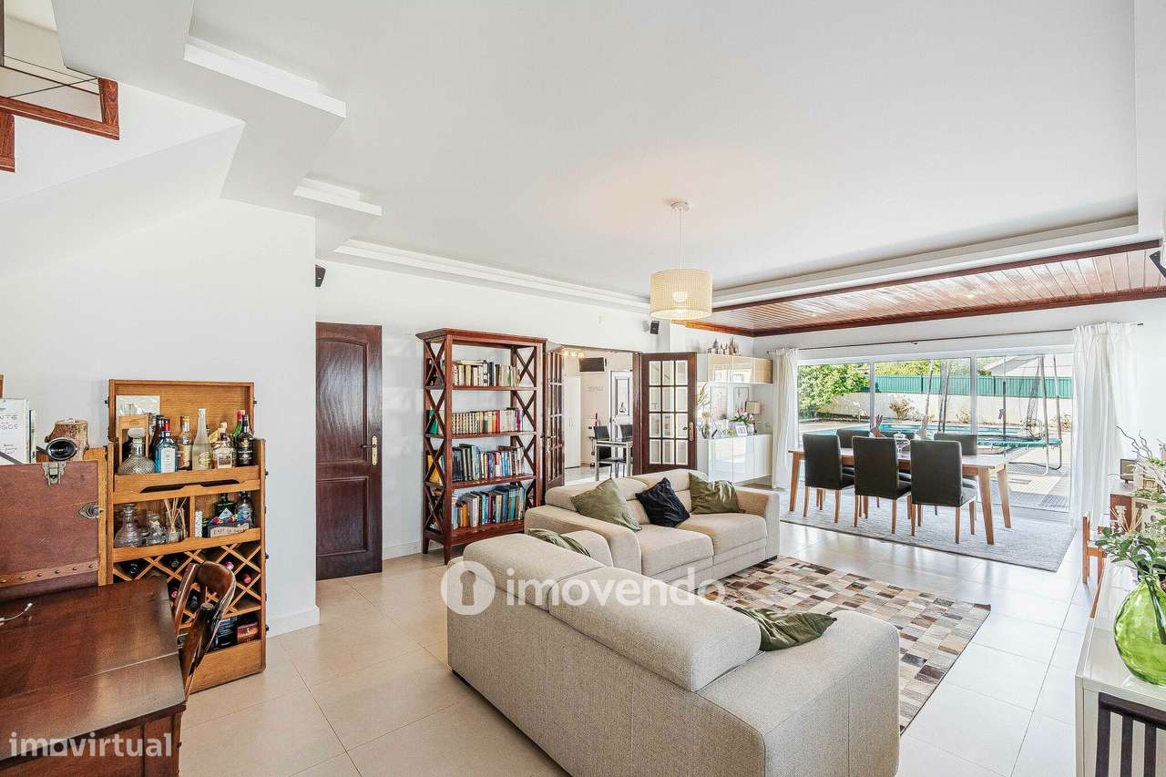 Moradia T4, com garagem e piscina, em Pinhal de Frades, Ericeira - Grande imagem: 4/60