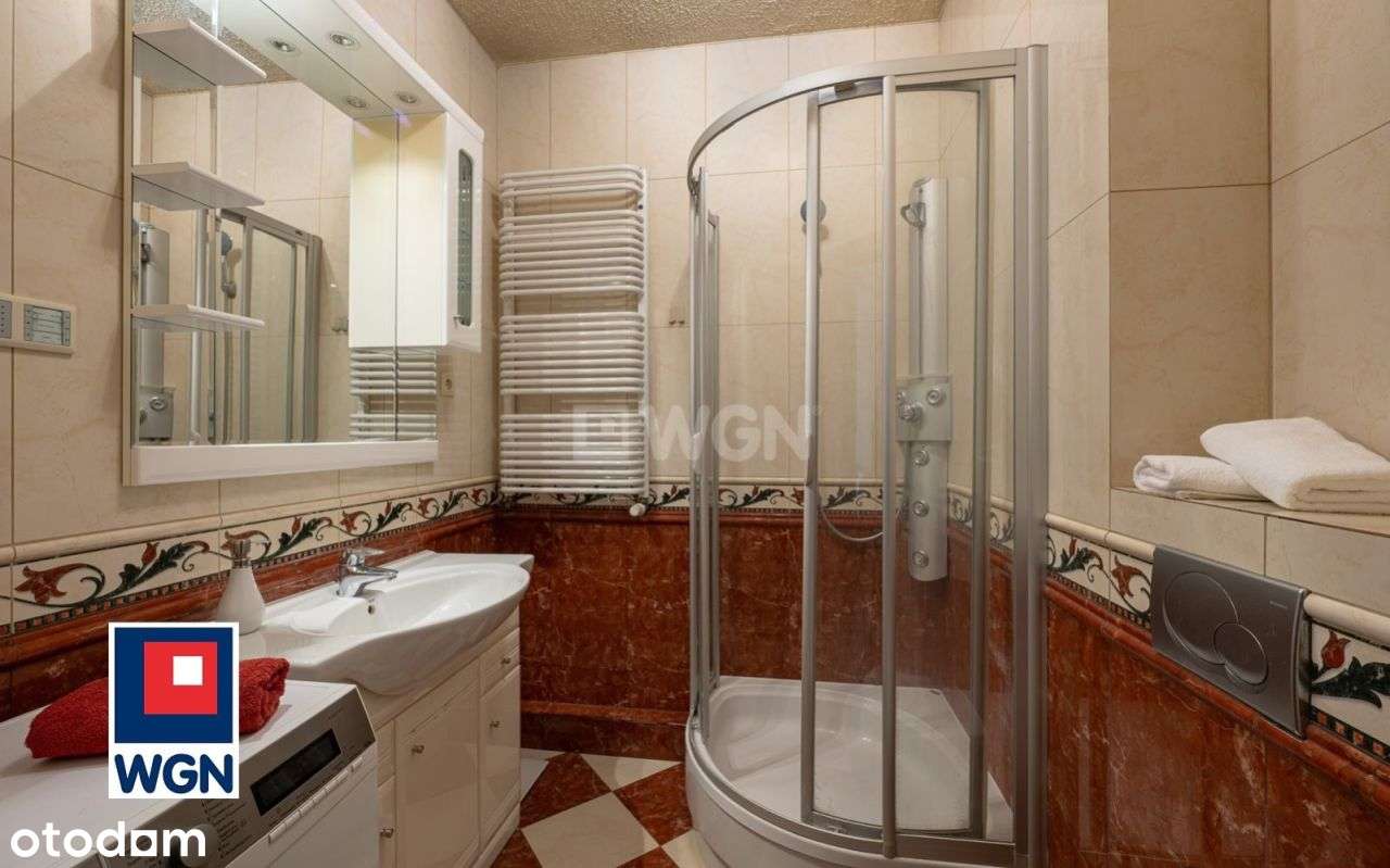 2 pokoje, oddzielna kuchnia, komórka, garaż, metro-6