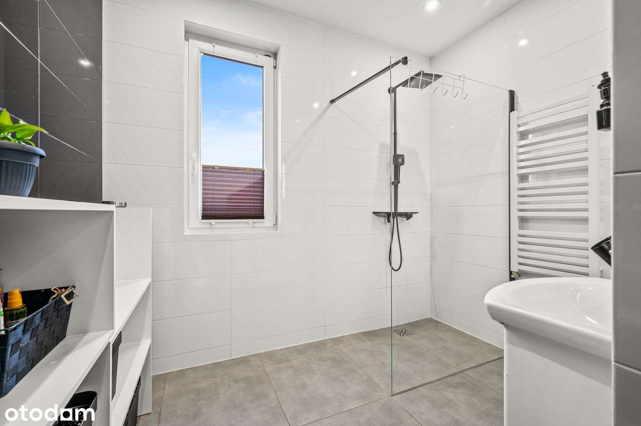 Nowoczesny, wyposażony i energooszczędny dom  z 2021 roku-9