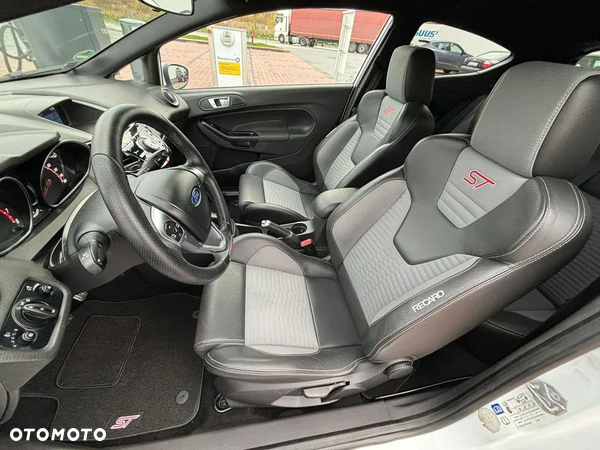 Ford Fiesta ST2 - 23