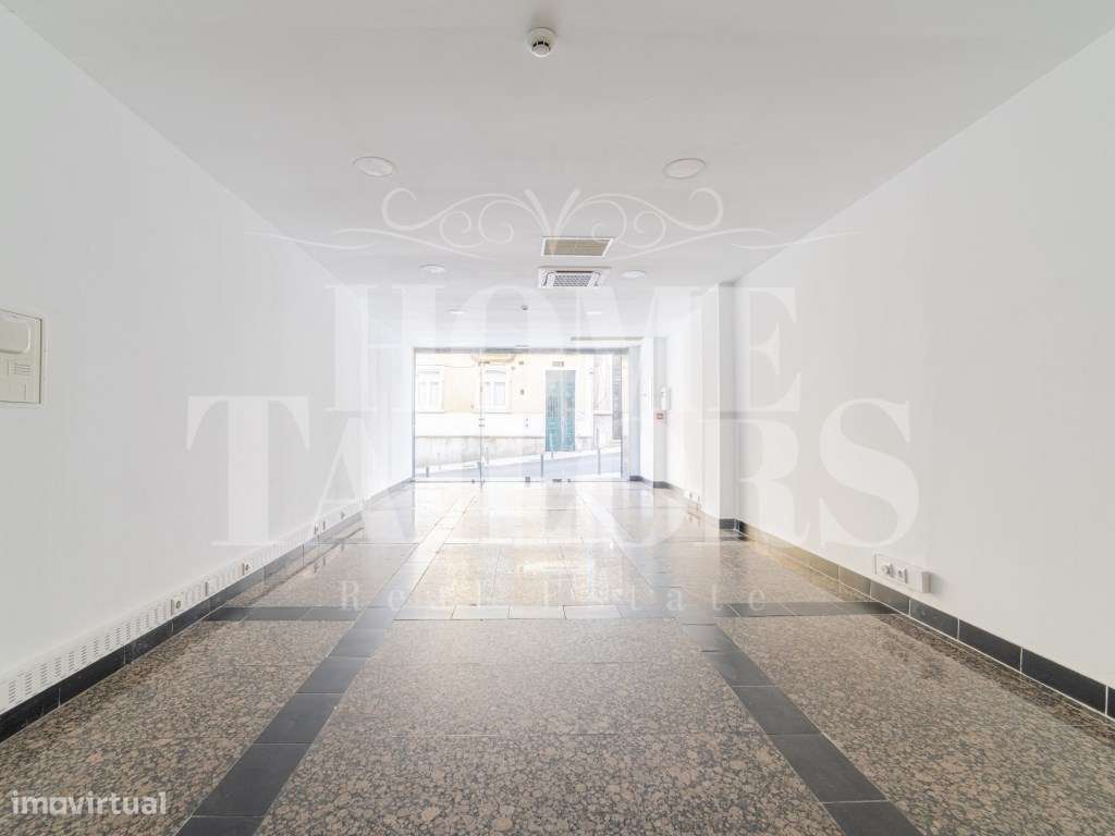 Loja na Barão Sabrosa, em Lisboa-0