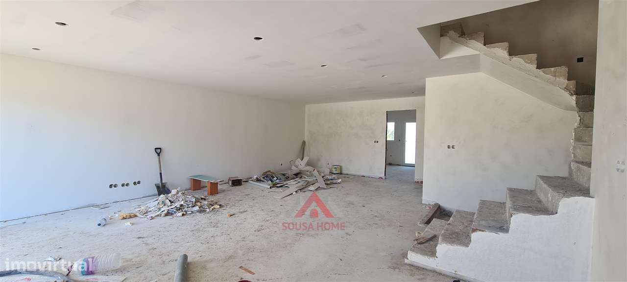 Moradia T4 + Águas Furtadas - Casal de Matos - Leiria - Grande imagem: 5/9