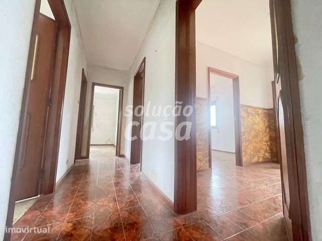 Moradia Isolada T4 para REMODELAR, com 2860m2 de Terreno!-8