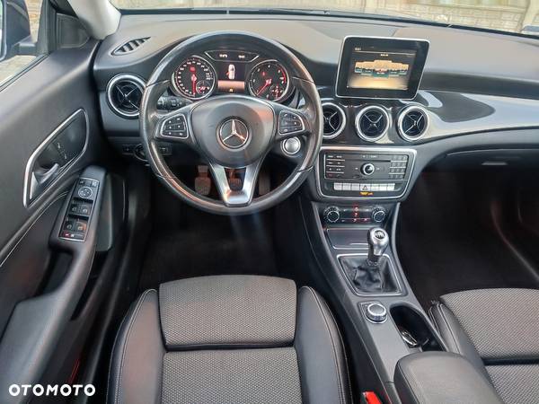 Mercedes-Benz CLA Shooting Brake 180 d - 25