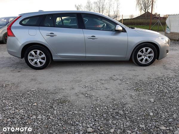 Volvo V60 D2 Summum - 9