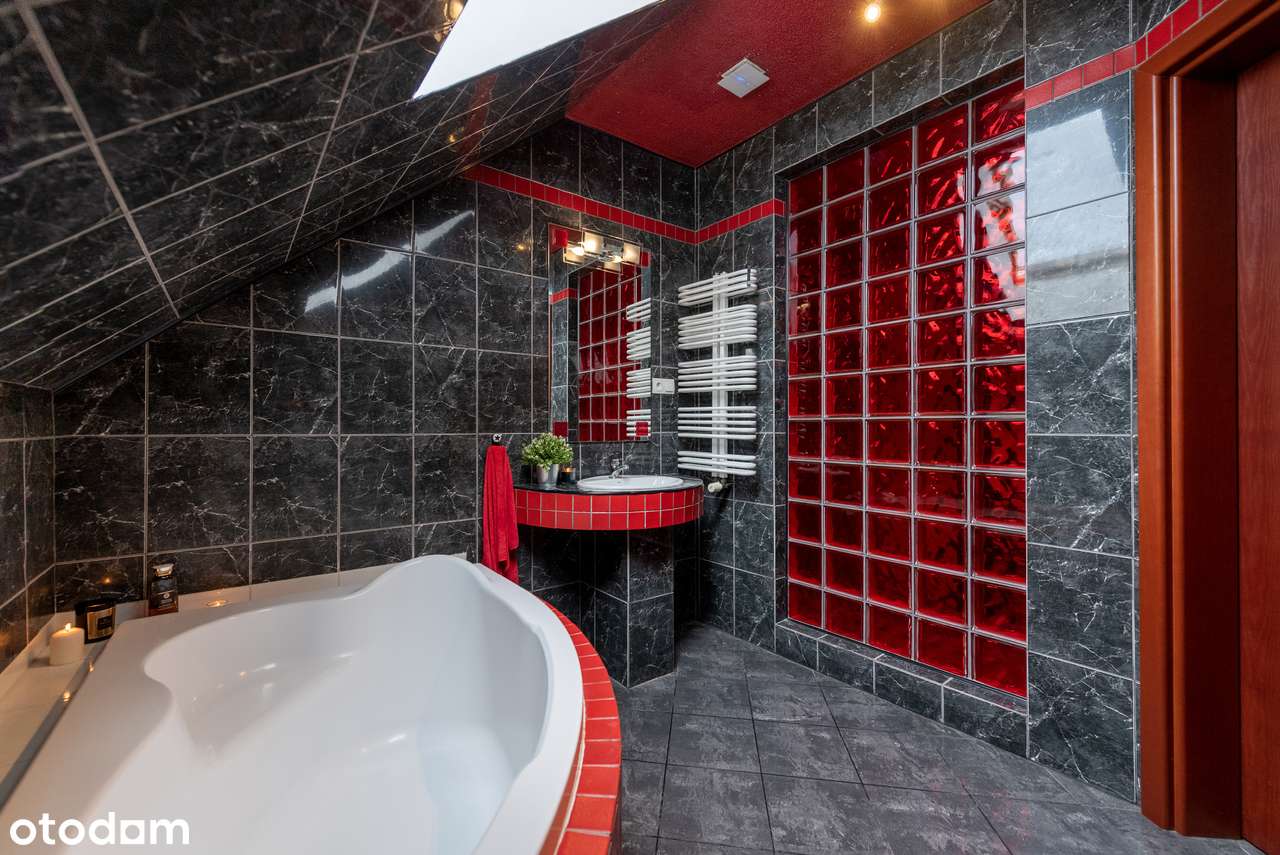 6 pokoi/duża działka/basen/meble/oddzielne pom po salonie fryzjerskim/-14