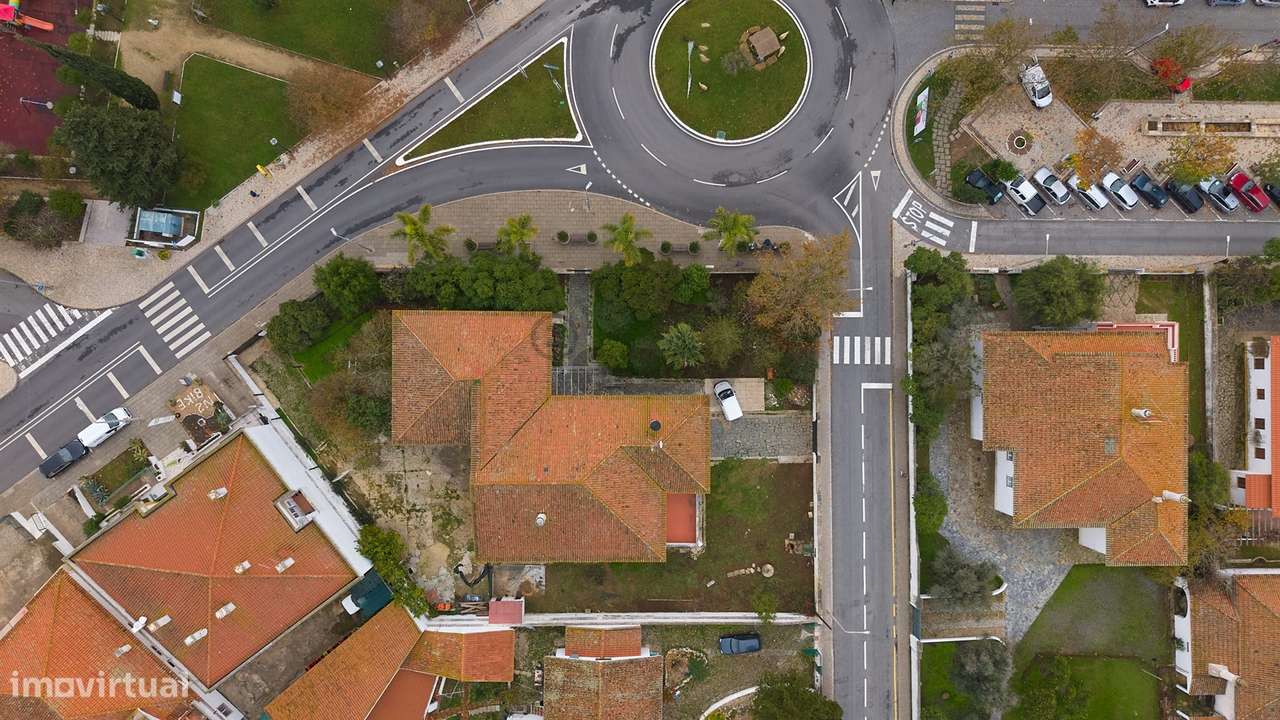 Moradia Senhorial com 16 divisões com Arrumos e Jardim, centro-11