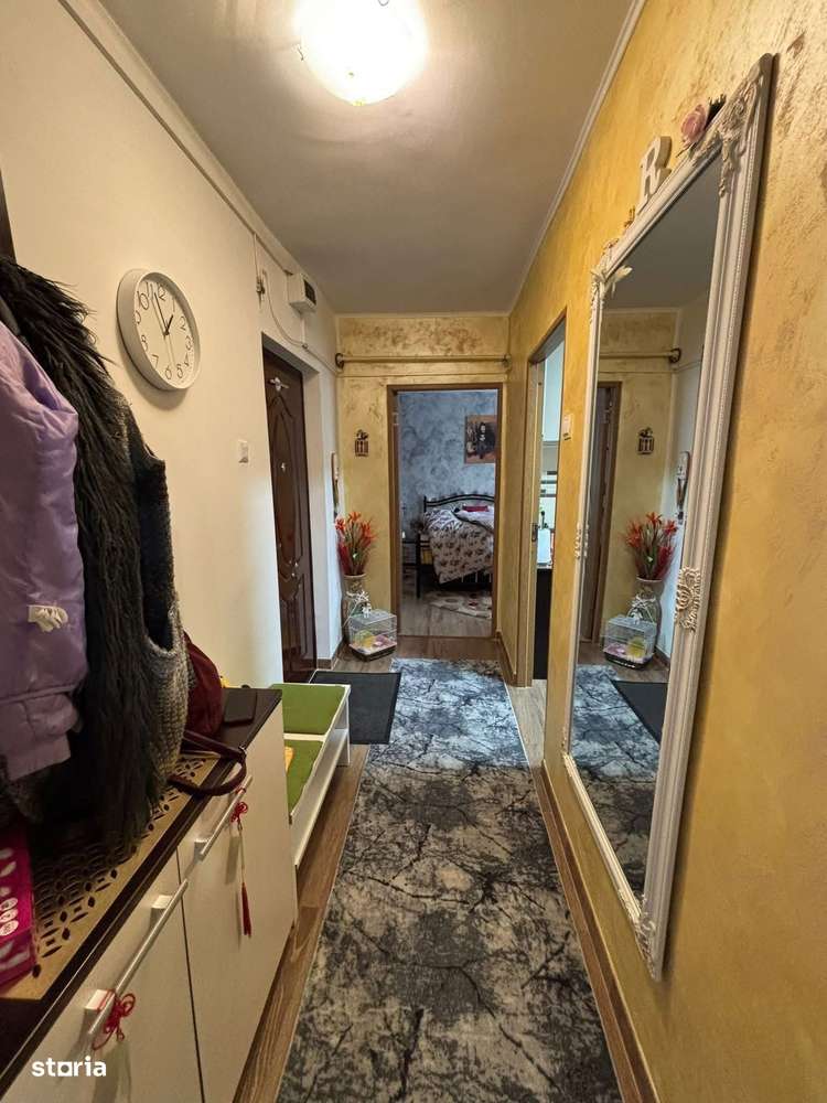 De vanzare 2 camere cu balcon, etaj intermediar, mobilat și utilat - Imagine principală: 3/10