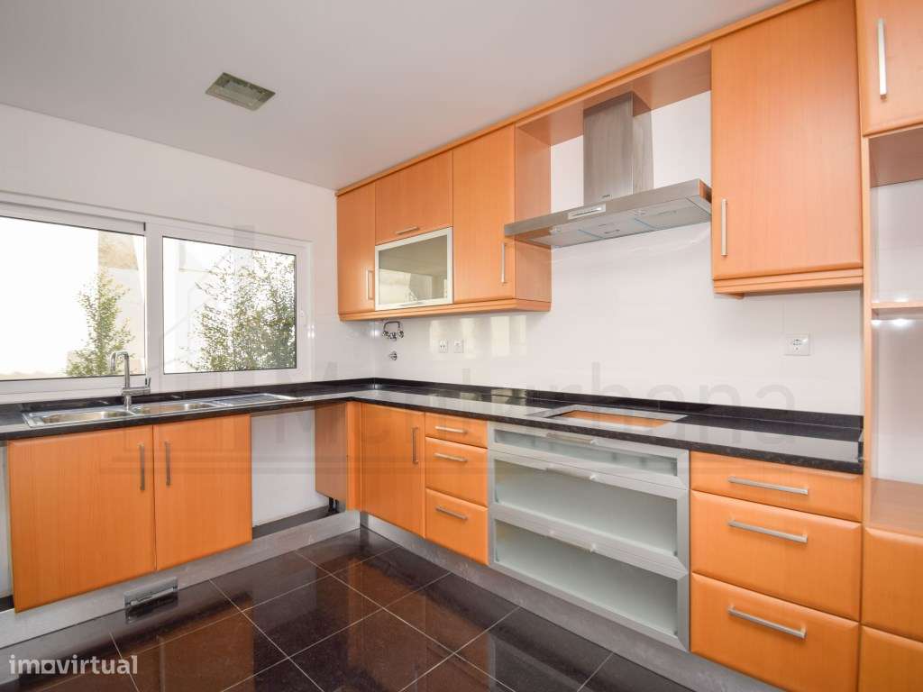 FANTÁSTICO T3 COM TERRAÇO E VISTA DESLUMBRANTE NA PAREDE - CASCAIS-18