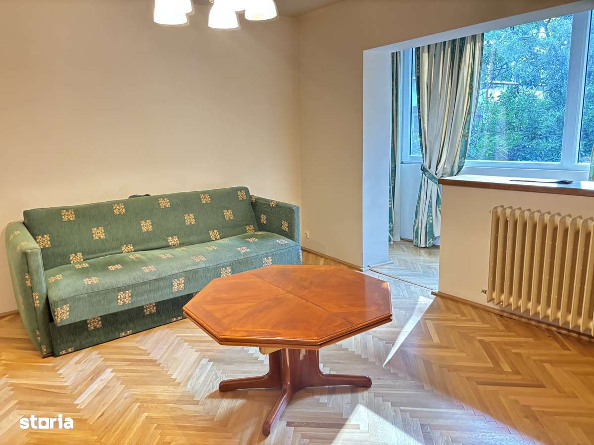 Închiriez apartament cu trei camere complex 460 euro - Imagine principală: 1/8