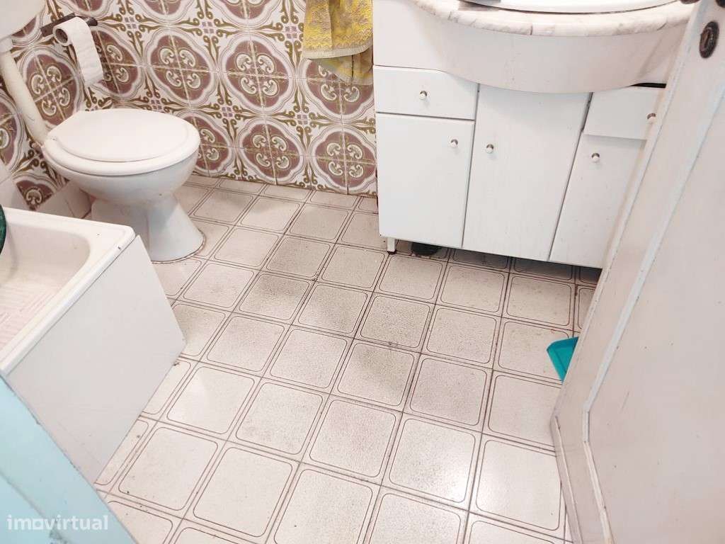 Espaço versátil com 125 m²: ideal para habitação ou serviços-18