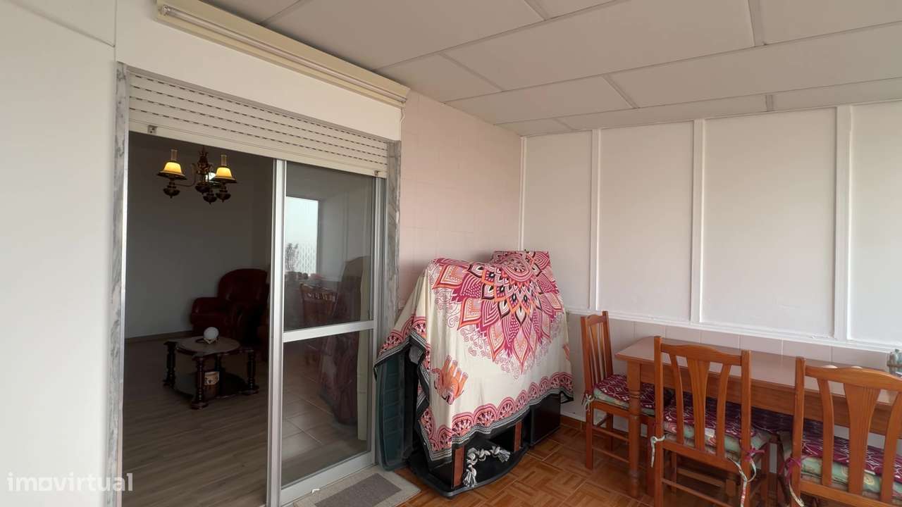 Apartamento T2 com varanda e ar condicionado em Loulé - Grande imagem: 4/12