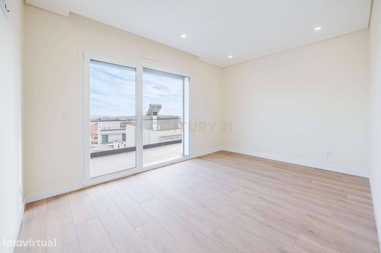 Moradia T4+1 Contemporânea com Piscina-48