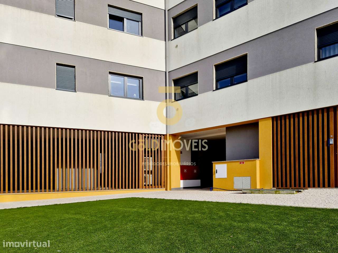 Apartamento T2+1 Venda em Oliveira de Azeméis, Santiago de Riba-Ul, Ul - Grande imagem: 3/29