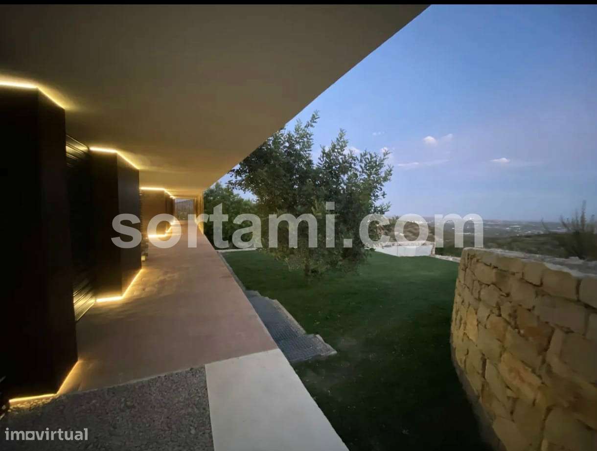 Moradia Isolada T3 Venda em Santa Bárbara de Nexe,Faro - Grande imagem: 5/12