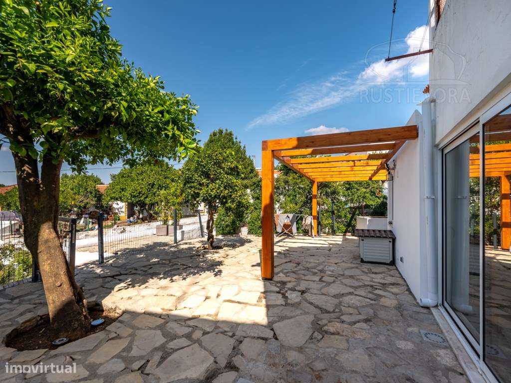 Entre o Castelo e a História | Moradia T2 com Jardim e Garagem no C...-18