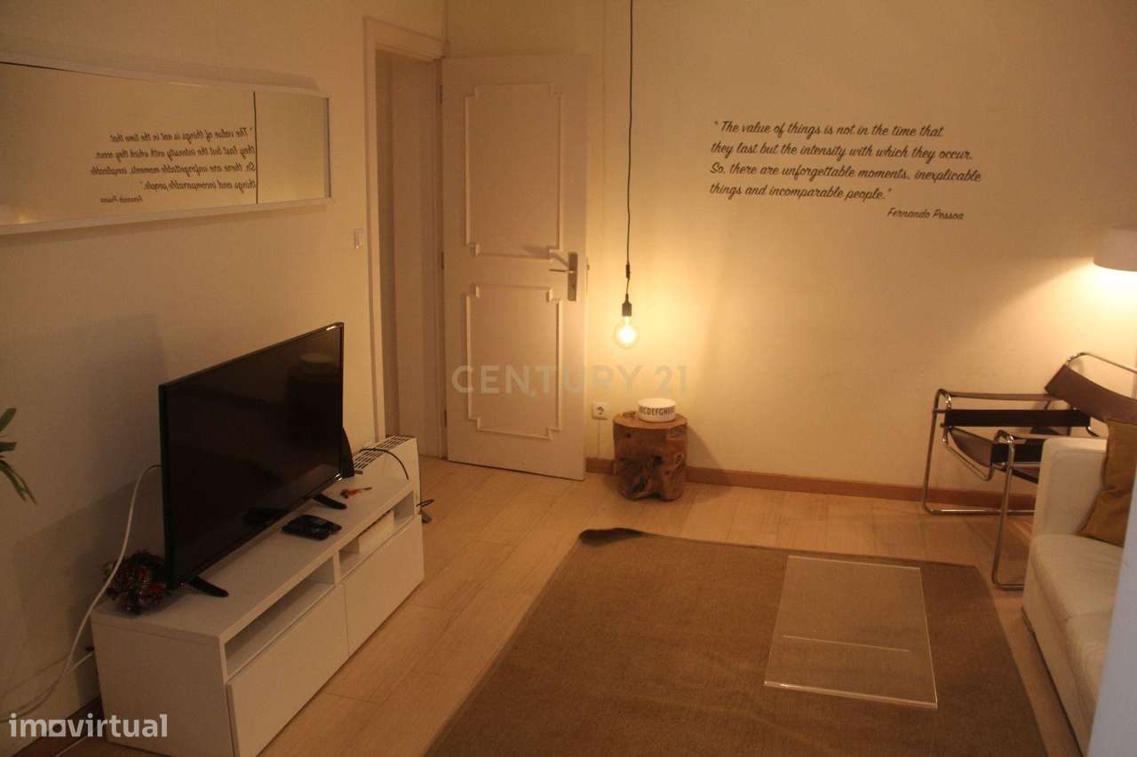 Arrenda-se apartamento com 4 assoalhadas na Rua Ferreira Lapa - Grande imagem: 3/17