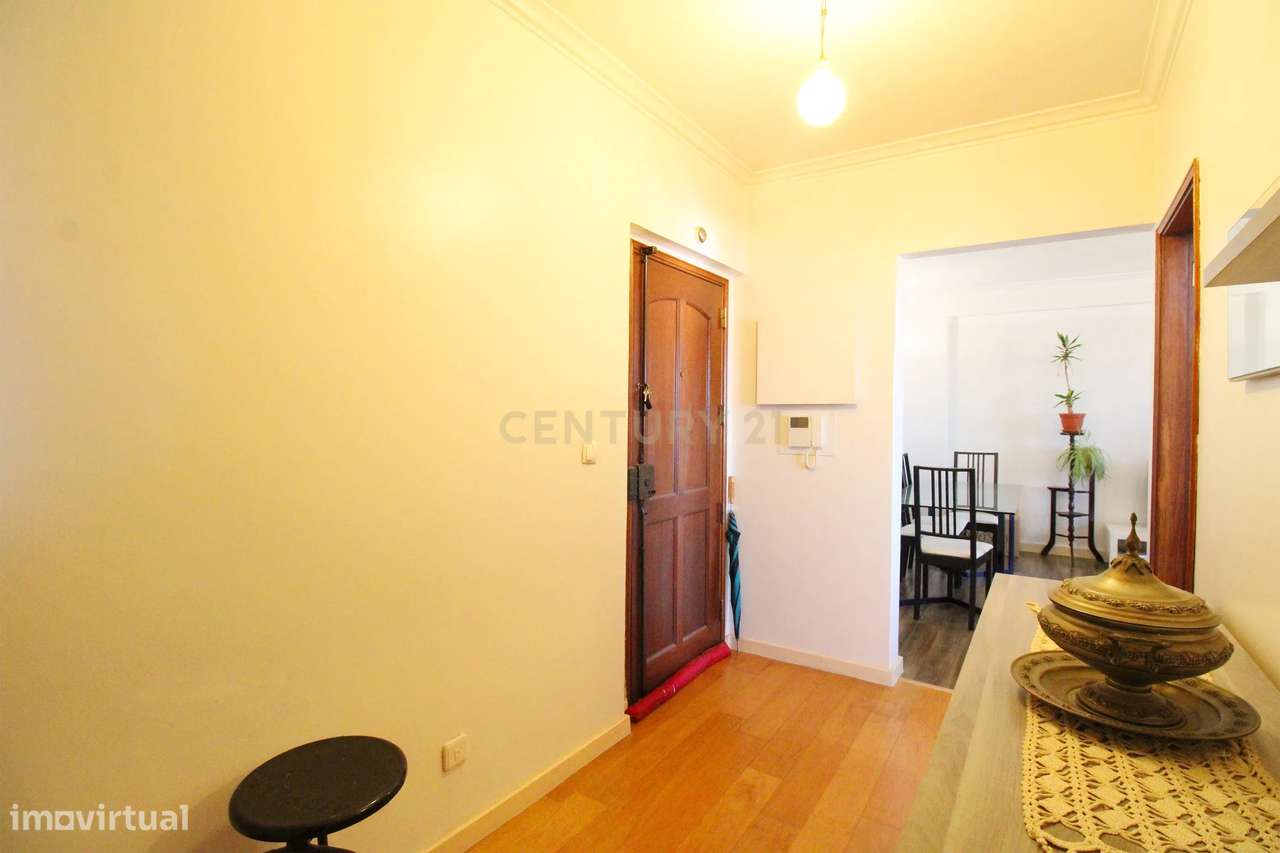 Apartamento T3 com Vista Panorâmica em Almada-13