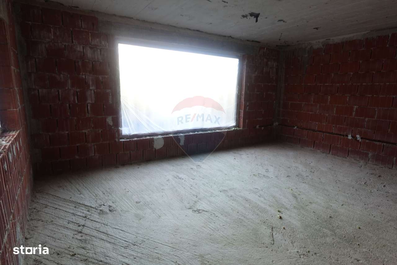 Casă / Vilă cu 6 camere de vânzare-1